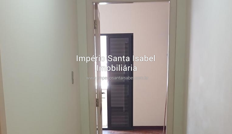 [Vendo casa no centro de Santa Isabel que dá financiamento bancário ]